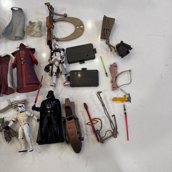Lot of 40 piece Star Wars miniature figurines and accessories Preowned - Picture 4 of 4